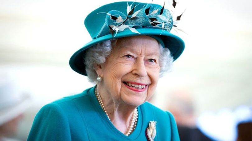 Queen Elizabeth honours Britain's health service for pandemic work