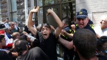 Задержаны более 100 человек на митингах в Тбилиси против ЛГБТ-сообщества