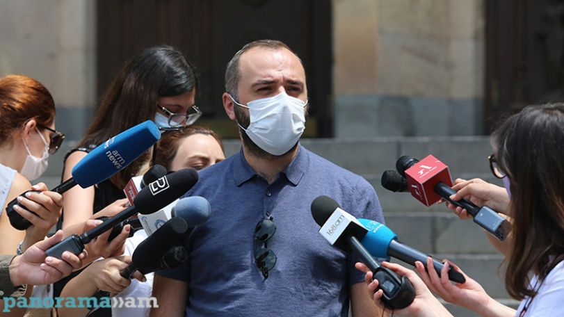 В эти минуты КС рассматривает срочное ходатайство Давида Арутюняна