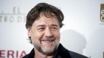 Hollywood star Russell Crowe queues up with 7,000 Aussies to get his Covid-19 vaccine