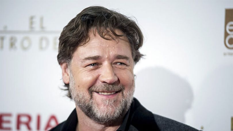 Hollywood star Russell Crowe queues up with 7,000 Aussies to get his Covid-19 vaccine