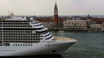 Italy bans large cruise ships from Venice centre