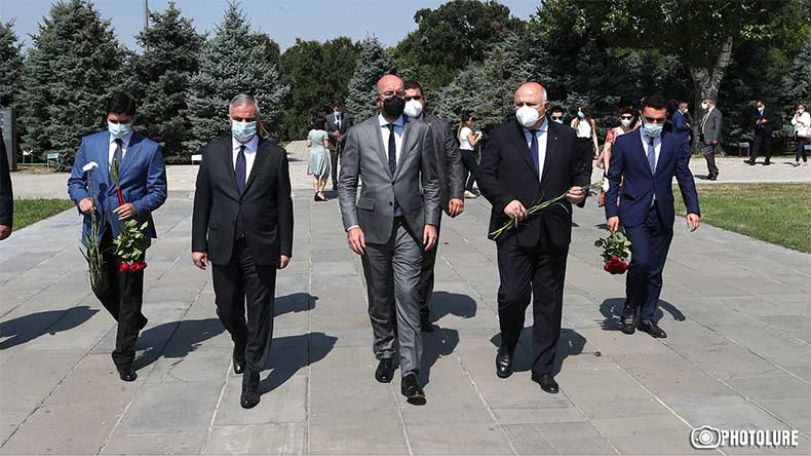 Շառլ Միշելն այցելել է Ծիծեռնակաբերդի հուշահամալիր