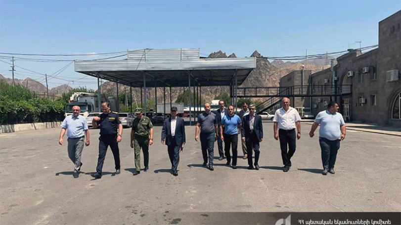Armenian, Iranian customs officers meet at Meghri checkpoint