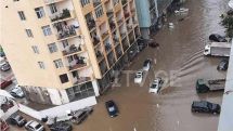 Проливные дожди затопили несколько улиц в Батуми