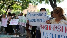 Бесценное сооружение под угрозой: акция сотрудников Института химии у здания правительства Армении