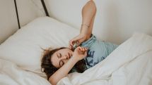 Как быстрее засыпать и лучше высыпаться? Рассказал врач