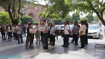 Parents of war prisoners and missing soldiers spent night outside Government building to demand return of their sons