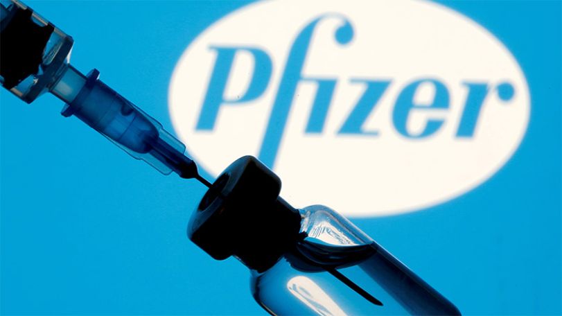Инфекционист назвала срок эффективности вакцины Pfizer у лиц групп риска