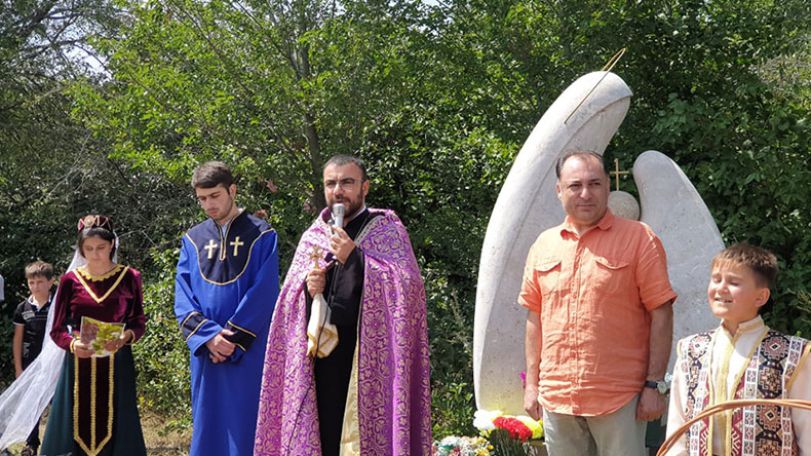 «Մայրություն» հուշարձանի մոտ նշվել է Խաղողօրհնեքը