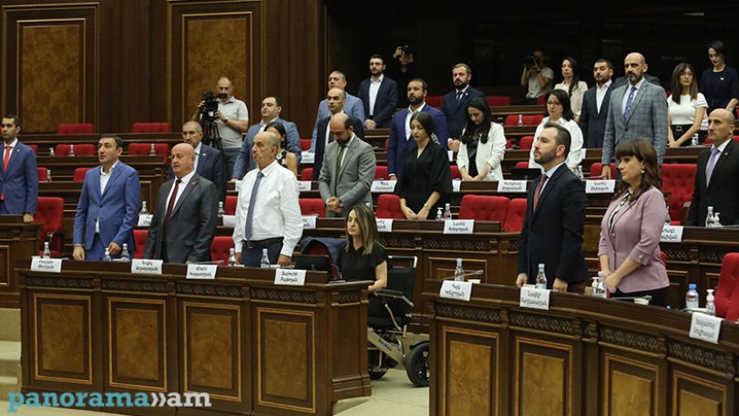 Parliament session started with minute of silence to the memory of the killed servicemen