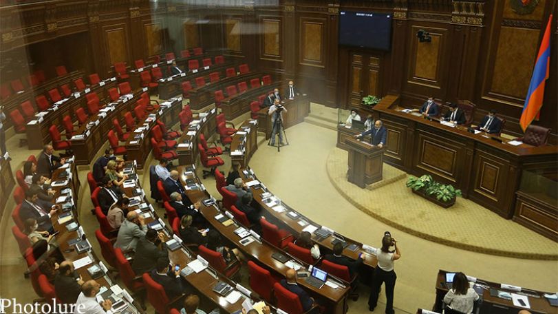 Фракция «Гражданский договор» 70 голосами приняла программу правительства