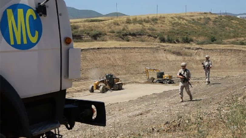 Russian peacekeepers ensure the safety of construction of a reservoir in Artsakh