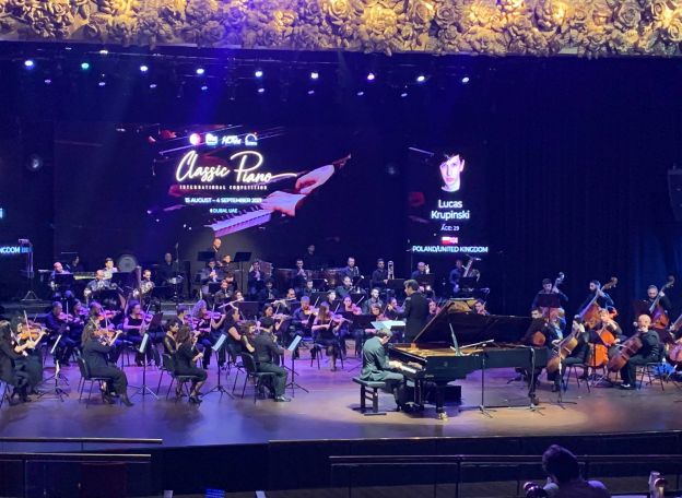 Classic Piano մրցույթի մասնակիցները Դուբայում հանդես են գալիս Հայաստանի պետական սիմֆոնիկ նվագախմբի հետ