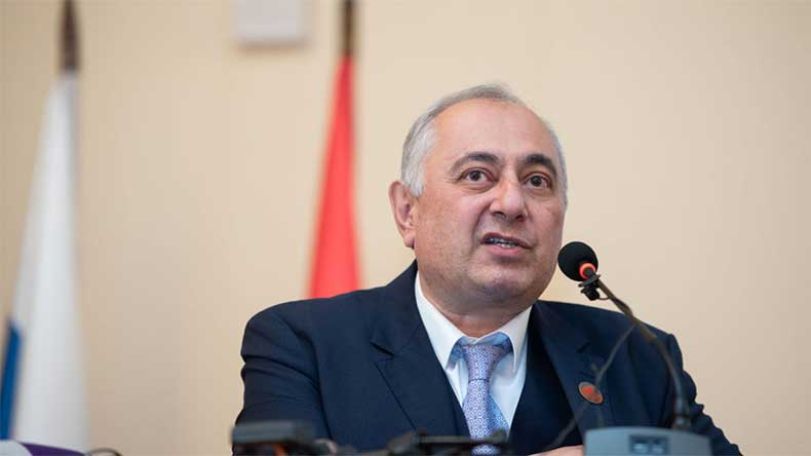 Գարեգին Երկրորդն այցելել է Արմեն Չարչյանին