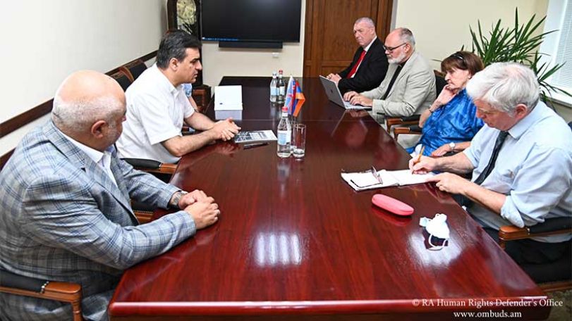 Արման Թաթոյանը Քերոլայն Քոքսին ներկայացրել է Բաքվում հայ գերիների խոշտանգման փաստերը
