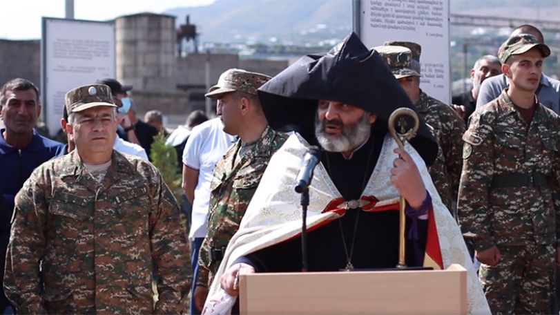 Իրենք արյունով գնեցին մեր երկիրը, մենք թանաքով մատնեցինք այն. Բագրատ Սրբազան