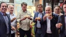 Brazil’s unvaccinated president forced to eat pizza on NYC street