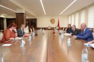 Defense minister receives the Head of ICRC Delegation