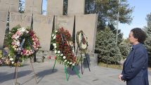Evgeny Kissin pays tribute to Artsakh war victims in Yerablur