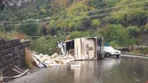 Ալավերդիում կարտոֆիլով լի բեռնատարը շրջվել է