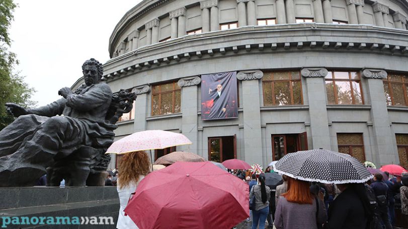 Armenians bid final farewell to singer Hayko