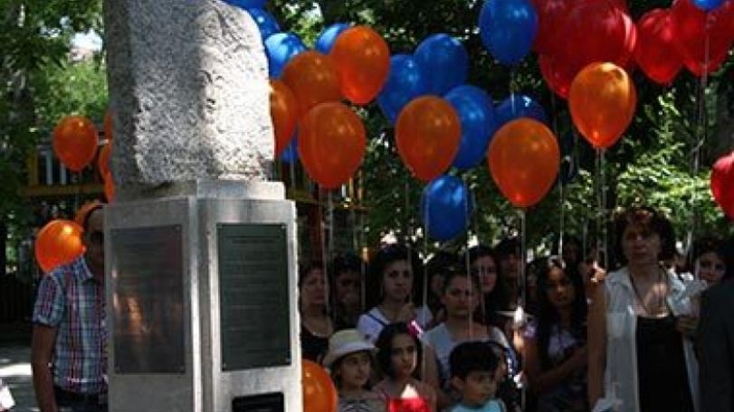 Երևանում բացվեց «Հերոսիմայի խաղաղության քար» հուշարձան (Լուսանկարներ)