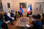 Председатель ЦБ Армении встретился с Марио Драги