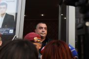 «Առուշ Առուշանյան» դաշինքի շտաբում խուզարկություն է իբր ընտրակաշառք բաժանելու դեպքով. Պաշտպան