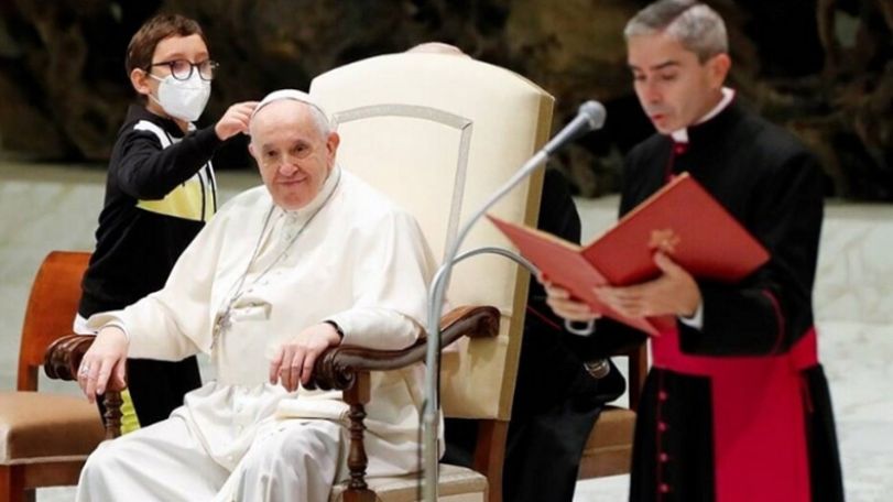 10-year-old boy steals the scene at Pope's audience