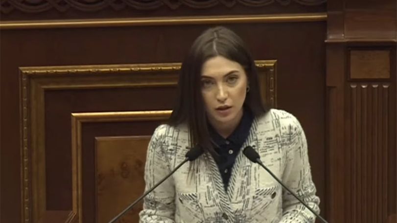 Какие из вас переговорщики? Вы – просто разговаривающие с врагом по оперативной связи – Анна Мкртчян – властям