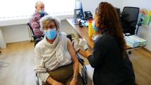 Выяснилось, что сочетание вакцины Moderna и прививок против гриппа  безопасно для пожилых