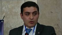 ԵՊՀ-ում ընթանում է հոգաբարձուների խորհրդի նիստ, որը ապօրինի է. Մենուա Սողոմոնյան