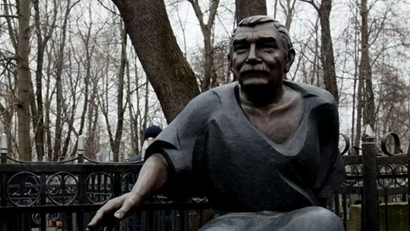 Памятник Армену Джигарханяну открыт на Ваганьковском кладбище в Москве