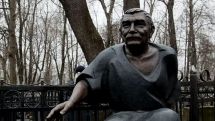 Monument to Armen Dzhigarkhanyan unveiled at Moscow cemetery