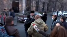 Полиция продолжает антиправовой и антинациональный метод задержания мирных демонстрантов - правозащитник