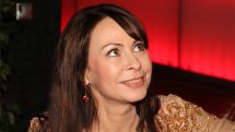 Врач: Певице Марине Хлебниковой понадобится пересадка кожи и пластика