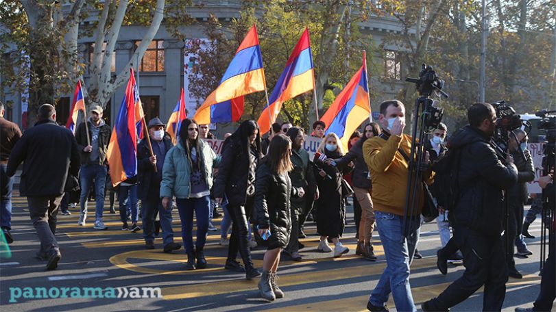 "Stand up!" "Don't give up!" - rally kicked off at Republic Square