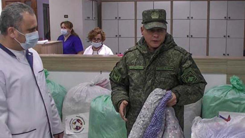Российские миротворцы с благотворителями передали 1 тонну гуманитарного груза в республиканский медицинский центр в Арцахе