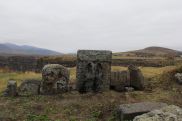 Լոռի բերդի տարածք են տեղափոխվել խաչքարեր և հուշարձանների բեկորներ