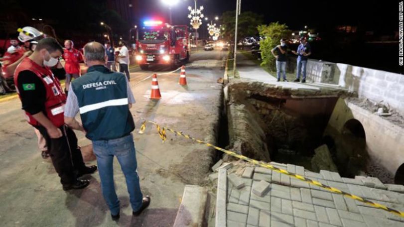 Sidewalk collapses during Brazil parade, injuring 33 people