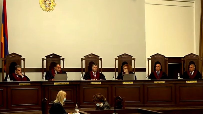 КС Армении рассматривает конституционность приказа главы Минздрава о прохождении теста на COVID-19 за свой счет или вакцинации