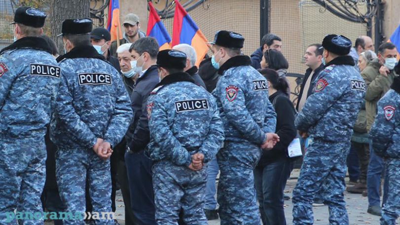 Police detain six protesters blocking Yerevan streets