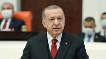 Erdogan replaces finance minister amid lira crash