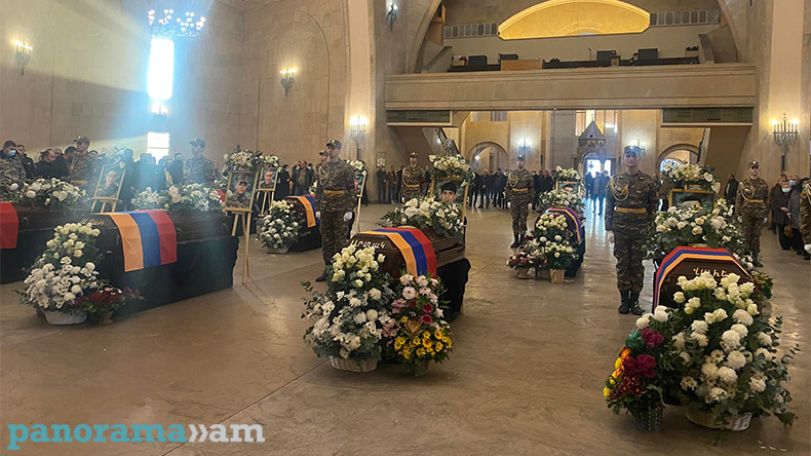 В Ереване состоялось прощание с павшими больше года назад на войне в Арцахе артиллеристами
