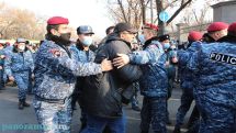 Relatives of missing, captured soldiers block Baghramyan avenue