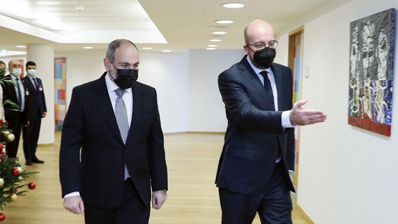Pashinyan, EU's Michel hold a private conversation in Brussels