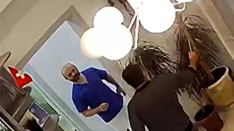 Раненный Мурадом Оганесяном ножом в Москве стоматолог скончался