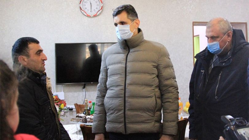Housewarming on New Year Eve for a displaced family from Artsakh - Viva-MTS