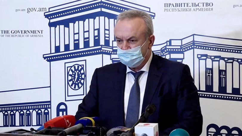 Դուք ձեր հարցերով ինձ անընդհատ տանում եք դեպի անդունդ. ԿԳՄՍ նախարարը՝ լրագրողին
